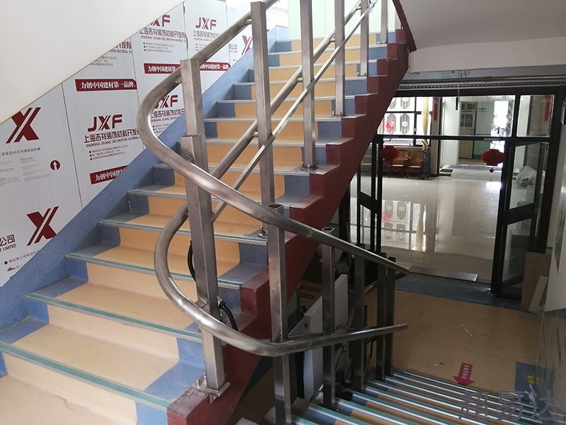 斜掛升降平臺(tái)