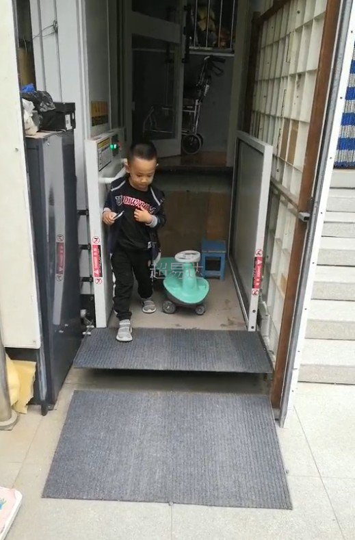 無障礙升降平臺(tái)